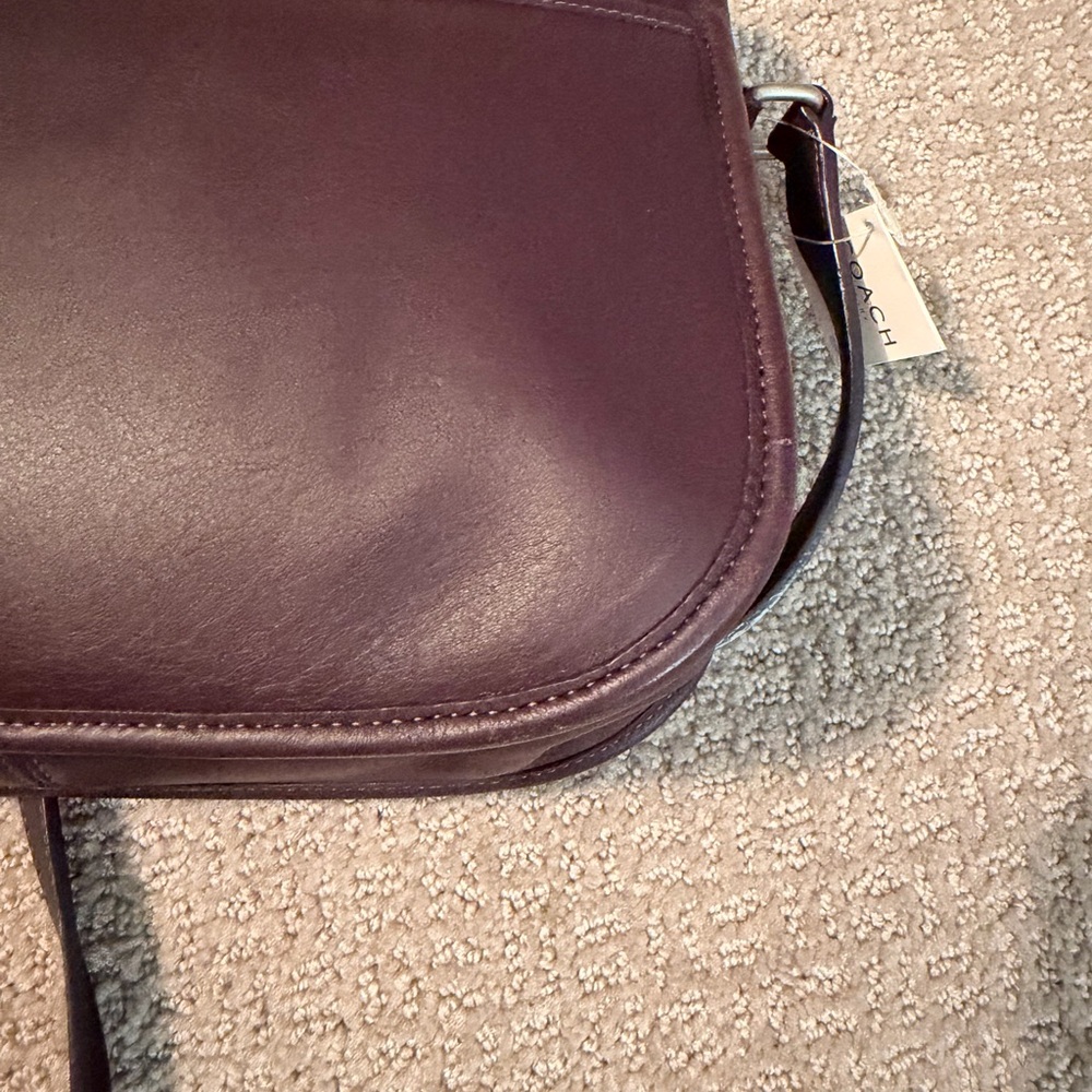 Vintage eggplant coach city bag Classic Leather Crossbody Bag in aubergine - Picture 14 of 15